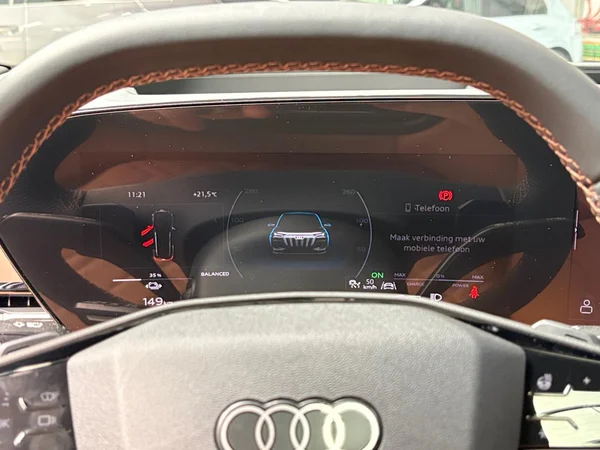 AUDI Q6 e-tron (2026) — foto 8 van 24