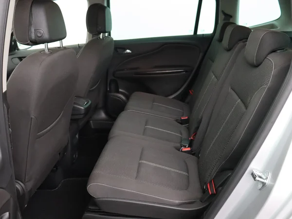 OPEL Zafira (2017) — foto 5 van 26