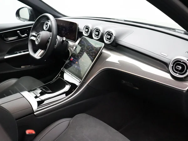 Mercedes-Benz C-Klasse (2024) — foto 21 van 31