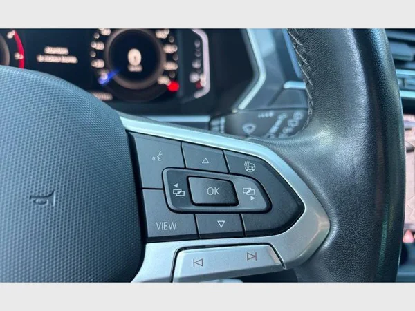 VOLKSWAGEN Tiguan (2022) — foto 17 van 28
