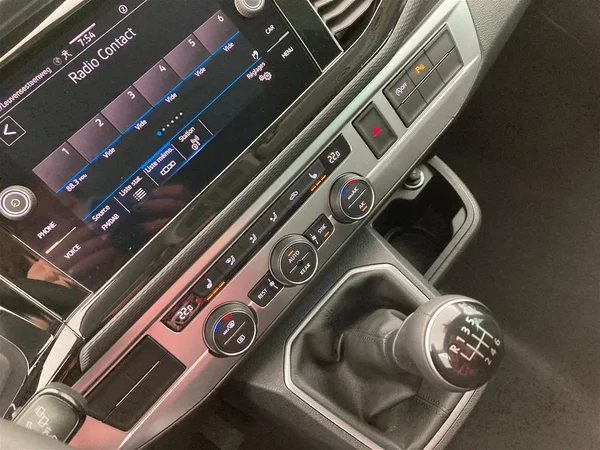 VOLKSWAGEN Multivan T6.1 (2022) — foto 10 van 26