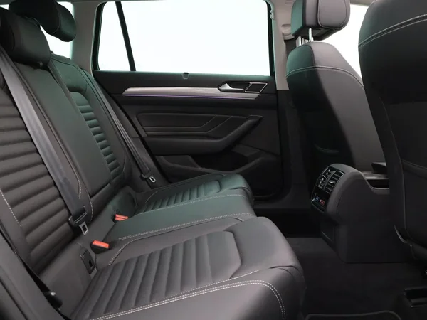 Volkswagen Passat (2021) — foto 26 van 30