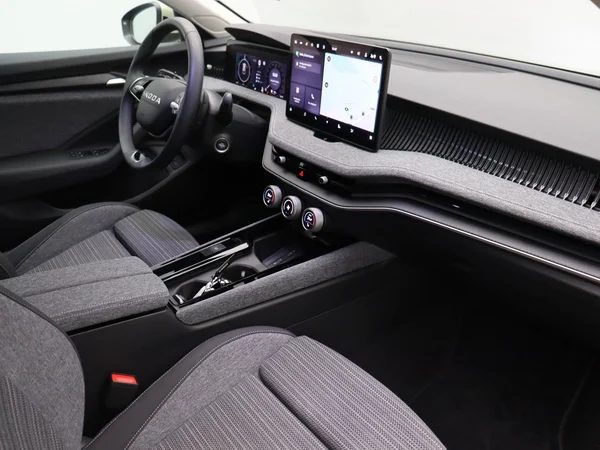 SKODA Superb Combi PHEV (2025) — foto 17 van 17