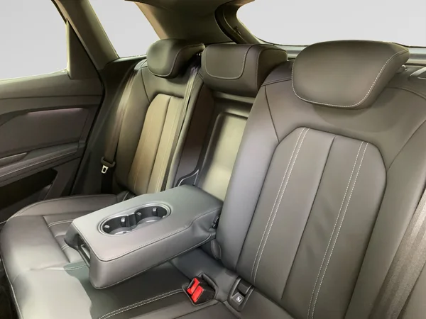 AUDI Q4 e-tron (2025) — foto 7 van 21