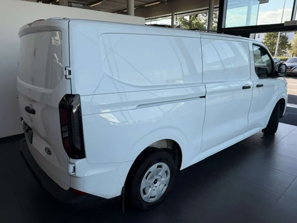 Ford Transit Custom (2025) — foto 16 van 20