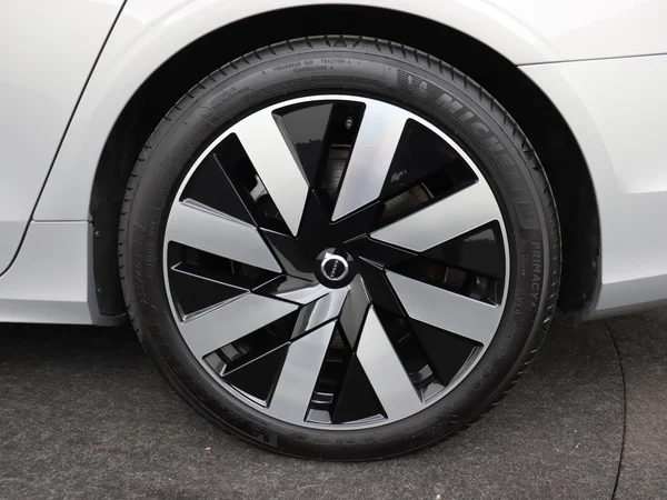 VOLVO V90 (2024) — foto 7 van 34