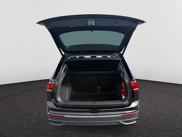 VOLKSWAGEN Tiguan (2023) — foto 9 van 21