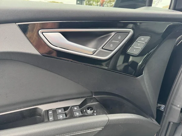 AUDI Q4 Sportback e-tron (2025) — foto 2 van 15
