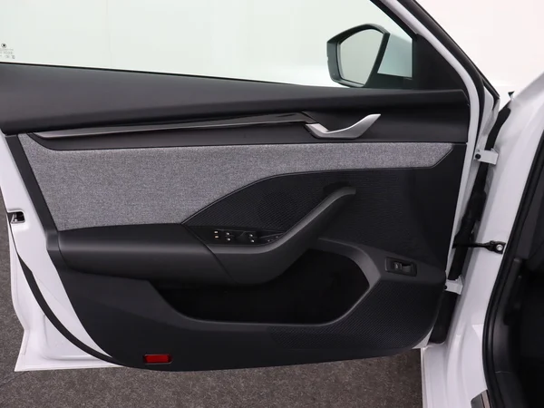 SKODA Octavia Combi (2024) — foto 11 van 19
