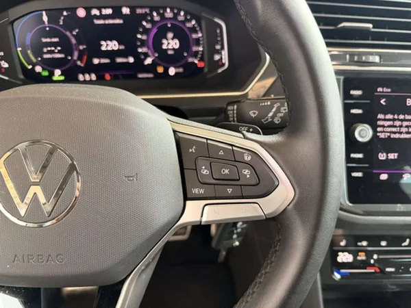 Volkswagen Tiguan (2023) — foto 13 van 23