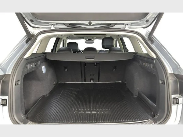 Volkswagen Passat SW (2024) — foto 35 van 36