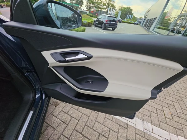 AUDI Q6 e-tron (2026) — foto 9 van 24