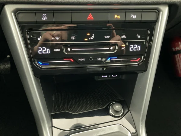 VOLKSWAGEN T-Roc (2022) — foto 16 van 36