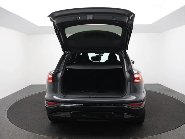 Audi SQ6 e-tron (2025) — foto 23 van 28