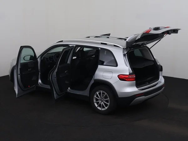 MERCEDES GLB 180 (2021) — foto 26 van 27