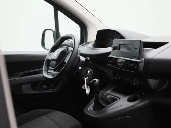 Peugeot Partner (2021) — foto 30 van 32