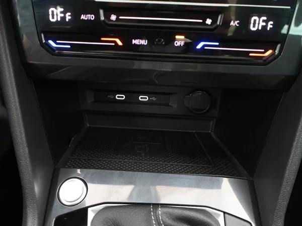 Volkswagen Tiguan (2021) — foto 11 van 33