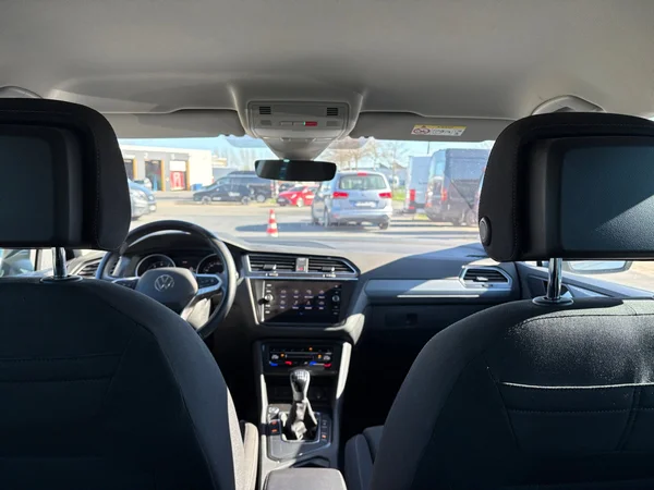 VOLKSWAGEN Tiguan (2022) — foto 9 van 23