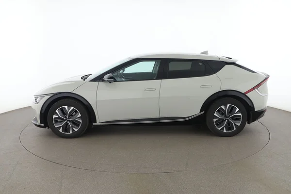 Kia EV6 (2023) — foto 9 van 16