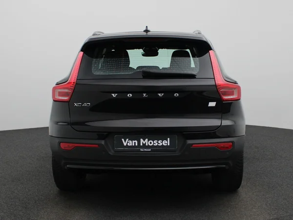 Volvo XC40 (2023) — foto 38 van 42