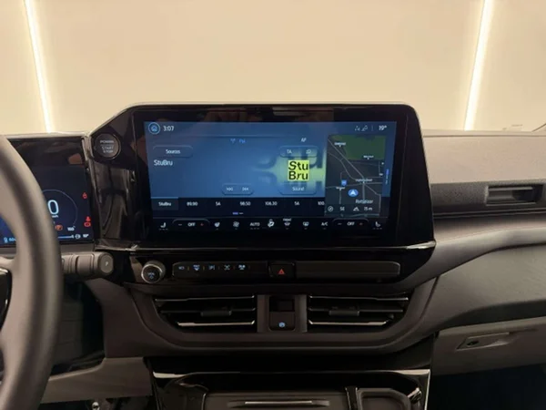 Ford Tourneo Custom — foto 8 van 24