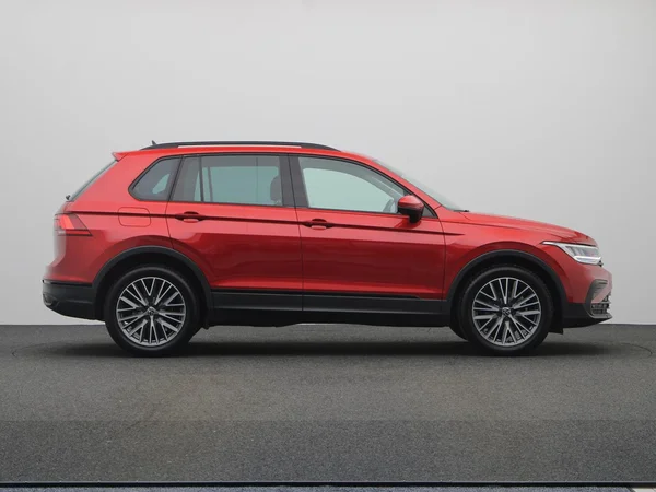 VOLKSWAGEN Tiguan (2023) — foto 18 van 20
