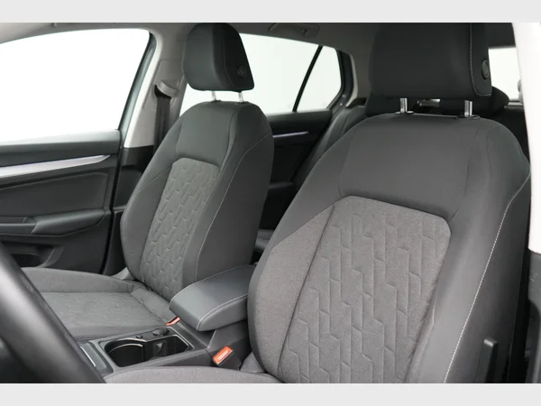 VOLKSWAGEN Golf VIII (2024) — foto 18 van 25