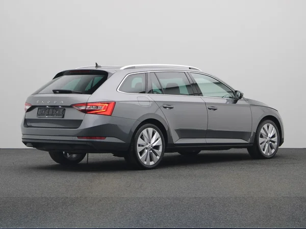 SKODA Superb Combi (2023) — foto 12 van 23