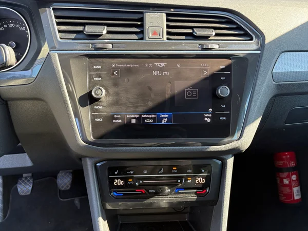 VOLKSWAGEN Tiguan (2022) — foto 4 van 23