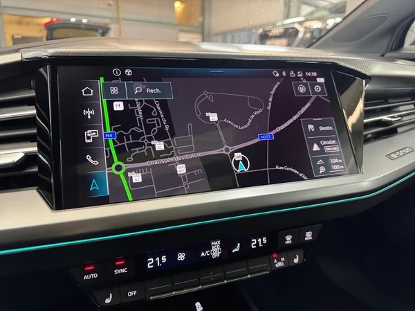 AUDI Q4 e-tron (2025) — foto 2 van 15
