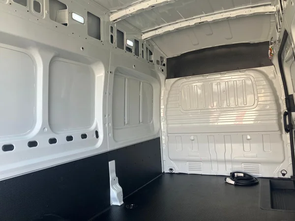 Maxus eDeliver9 (2023) — foto 25 van 33
