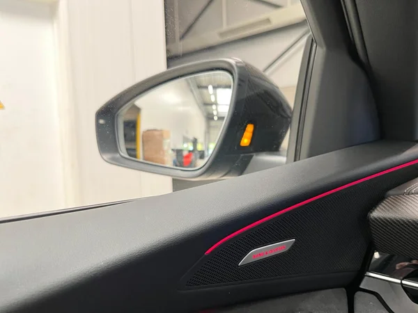 AUDI Q6 e-tron (2025) — foto 9 van 24