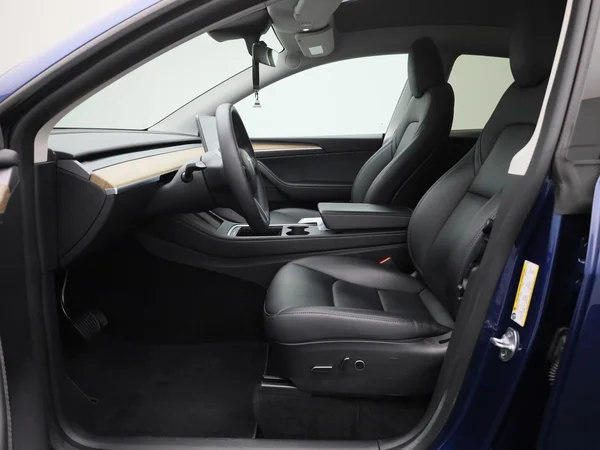 Tesla Model Y (2023) — foto 43 van 43