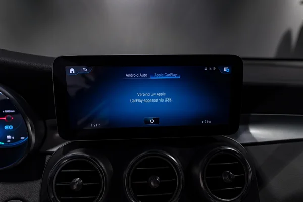 Mercedes-Benz GLC (2022) — foto 9 van 38