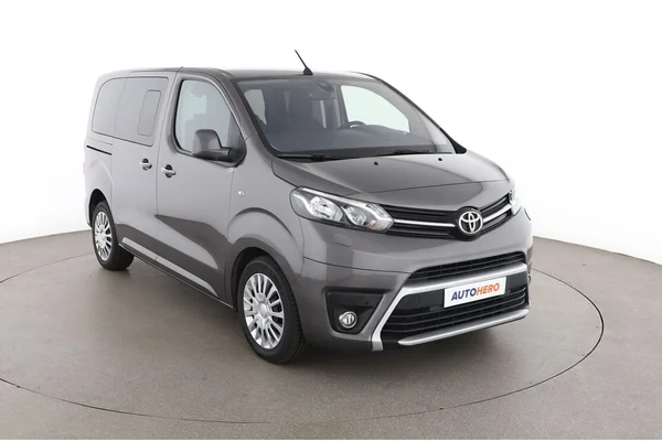 Toyota ProAce (2019) — foto 14 van 16