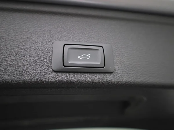 Audi A4 (2023) — foto 6 van 45