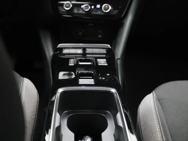 Opel Mokka-e (2023) — foto 2 van 36