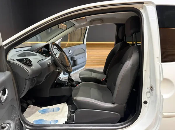 Renault Twingo (2013) — foto 17 van 19