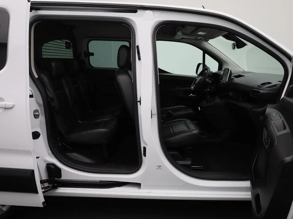 Opel Combo Life (2023) — foto 18 van 30