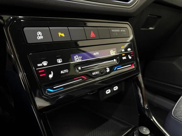 VOLKSWAGEN T-Cross (2024) — foto 2 van 15