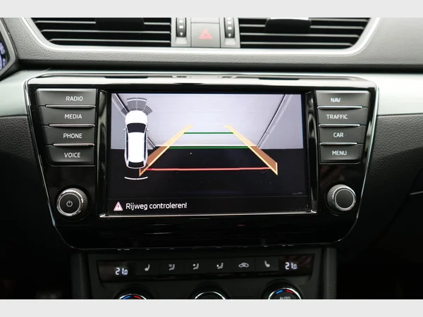 SKODA Superb Combi (2017) — foto 7 van 27