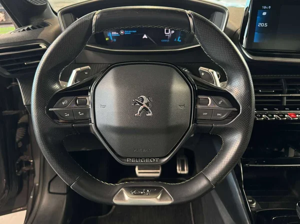 Peugeot 208 (2022) — foto 8 van 17