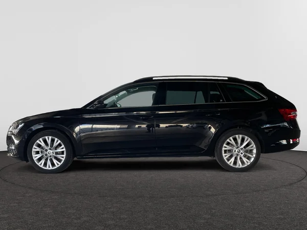 SKODA Superb Combi (2024) — foto 12 van 24
