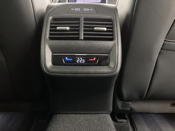 VOLKSWAGEN Passat SW (2025) — foto 11 van 36