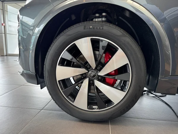 AUDI Q6 e-tron (2025) — foto 17 van 21