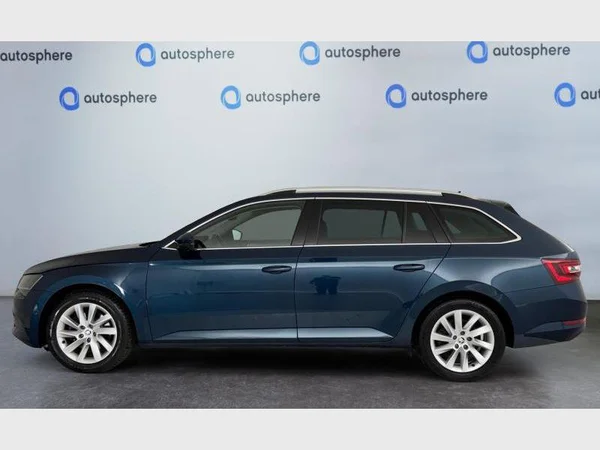 Skoda Superb Combi (2019) — foto 10 van 15