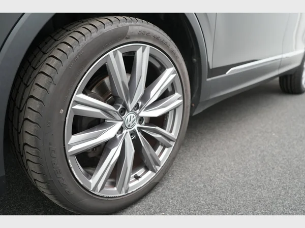 VOLKSWAGEN Tiguan Allspace (2018) — foto 28 van 32