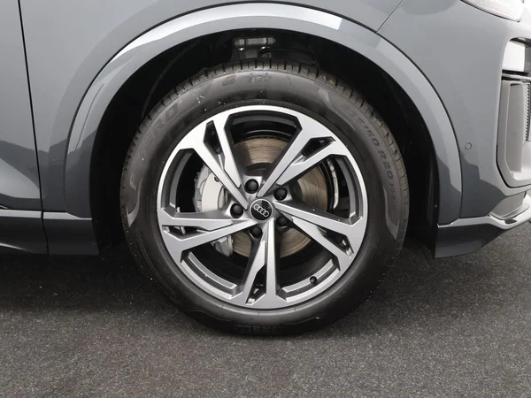 AUDI Q6 e-tron (2026) — foto 4 van 33