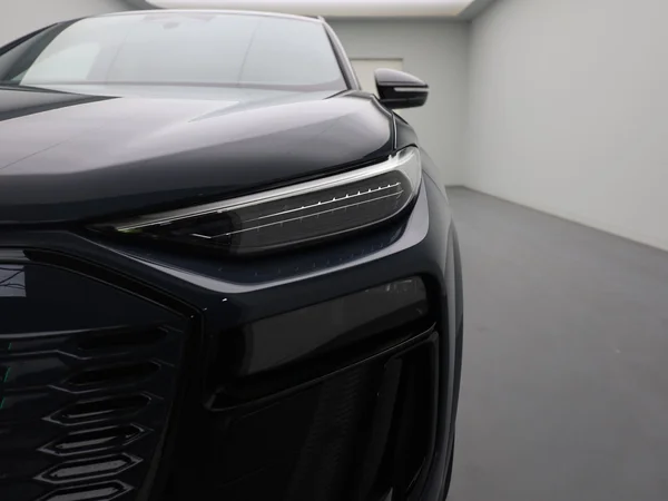 AUDI Q6 e-tron (2024) — foto 2 van 20