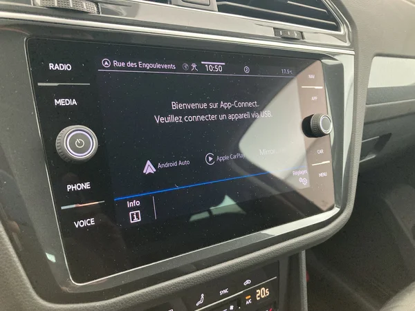 VOLKSWAGEN Tiguan (2022) — foto 21 van 36